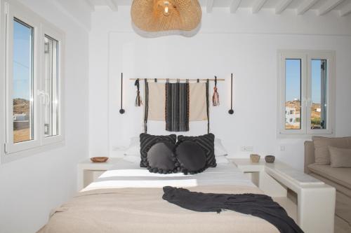 Little Villa amid Super Paradise-JackieO' Mykonos