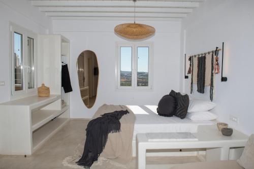 Little Villa amid Super Paradise-JackieO' Mykonos