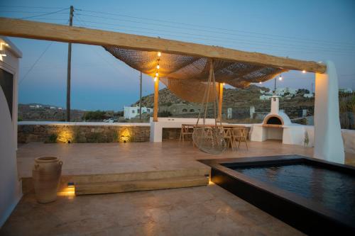 Little Villa amid Super Paradise-JackieO' Mykonos