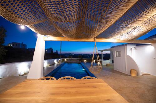 Little Villa amid Super Paradise-JackieO' Mykonos