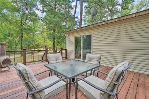 Remote Smithville Cottage Furnished Deck and Grill in Smithville, USA