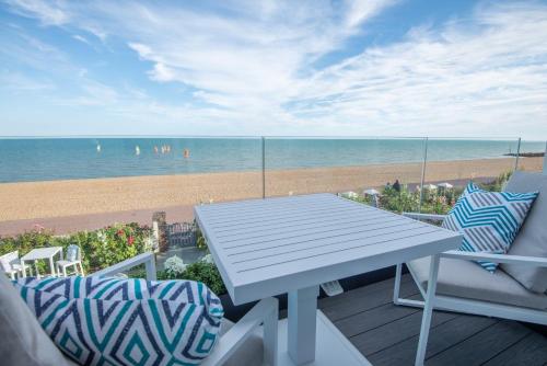 The Beach Escapes - Accommodation - Hythe