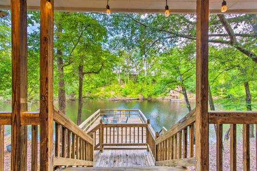 . Peaceful Treetop Hideaway with Riverfront Views