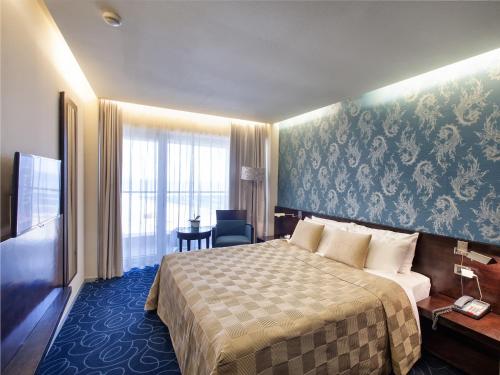 Junior Suite with Lateral Sea View