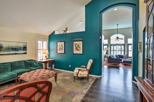 Stunning Henderson Retreat about 14 Mi to Denver! in Henderson, USA