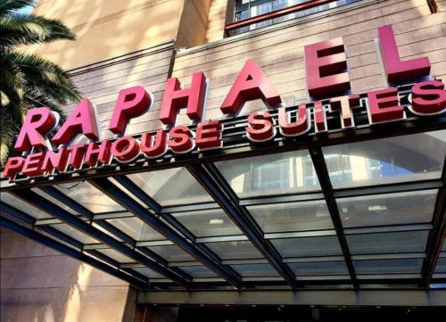 luxury apartments in Raphael suites