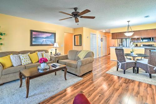 Quaint Myrtle Beach Condo with Pool Access! in Carolina Forest