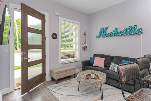 Nashville 3 Bed, 1 Bedroom with Washer, Dryer and Parking in Nashville, USA