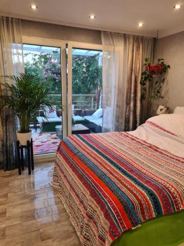 Cozy room with a beautiful garden view - Tap to explore photos