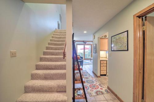 Beech Mountain Ski Condo with Private Balcony! in Beech Mountain, USA