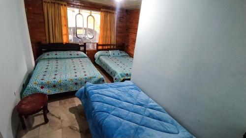 1 queen bed, 1 twin bed