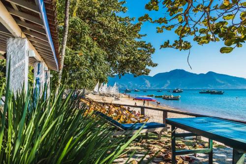 Casa pé na areia na Praia da Armação em Ilhabela