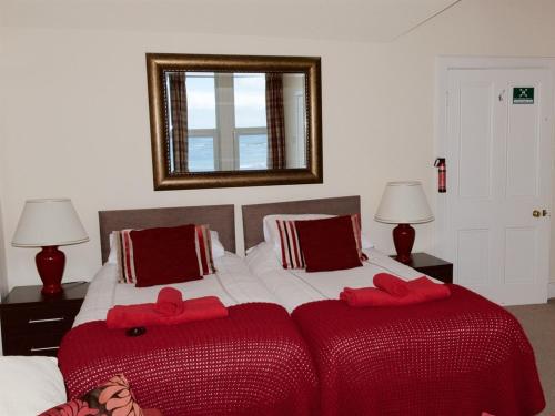 2 twin beds, 1 sofa bed