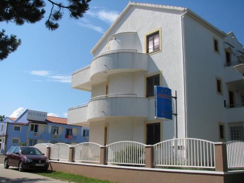 Apartments with a parking space Privlaka, Zadar - 11461 - Location saisonnière - Privlaka