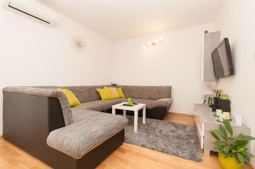 Apartments with WiFi Omis - 11513 - image 5