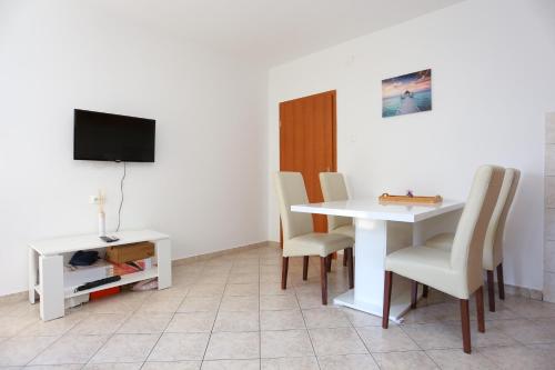 Apartment Split 11518b - image 9