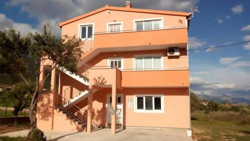  Apartments with a parking space Kastel Stari, Kastela - 11571, Pension in Kaštela bei Lećevica