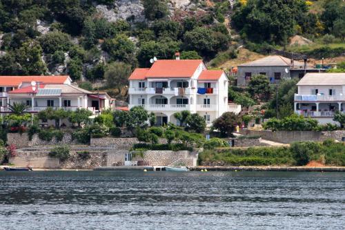 Apartments and rooms by the sea Supetarska Draga - Gornja, Rab - 11579 Rab