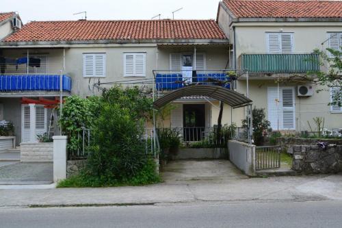 Apartments with a parking space Korcula - 11594