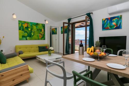Four-Bedroom Holiday Home room in Seaside family friendly house with a swimming pool Razanj Rogoznica - 13738