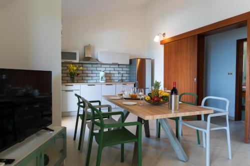 Four-Bedroom Holiday Home image 7