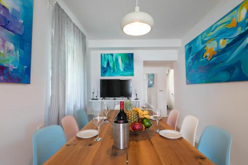 Four-Bedroom Holiday Home image 5