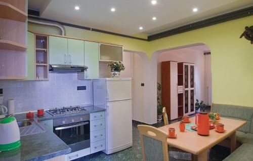 Apartments with a parking space Fazana - 13761 - image 6