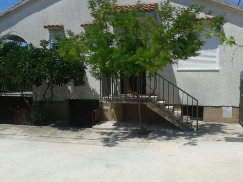 Apartments by the sea Vinisce Trogir - 13775 - image 9