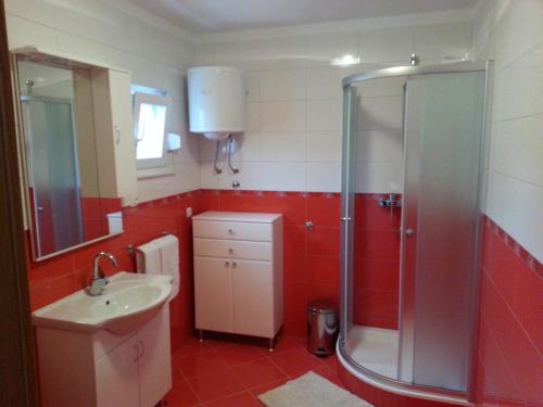 Apartments by the sea Vinisce Trogir - 13775 - image 10