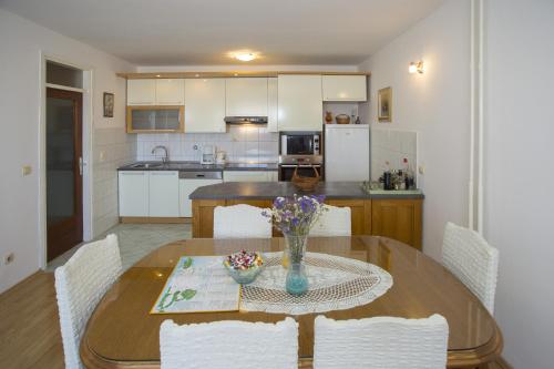 Apartments with WiFi Split - 13794 - image 9