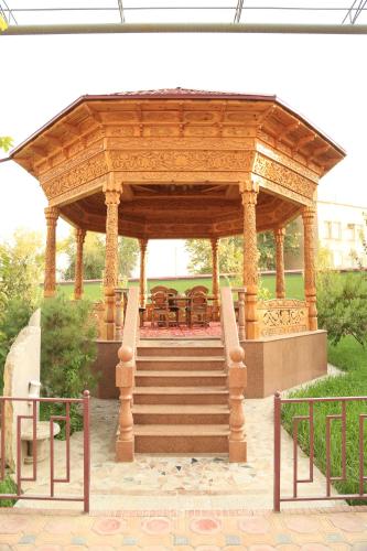 花園, 斯貝爾酒店 (Sipehr Hotel) in 契卡洛夫斯克