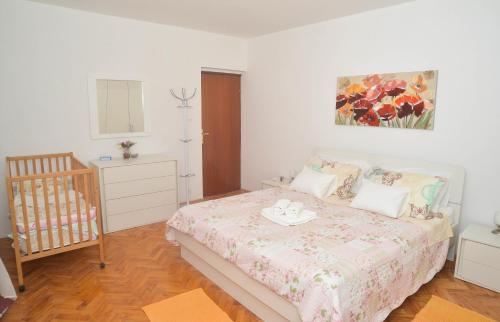 Apartments with a swimming pool Poljica, Zadar - 13838