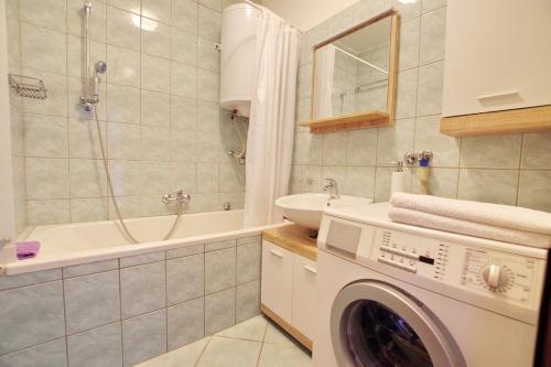 Apartments with WiFi Zadar - 13850 - image 6