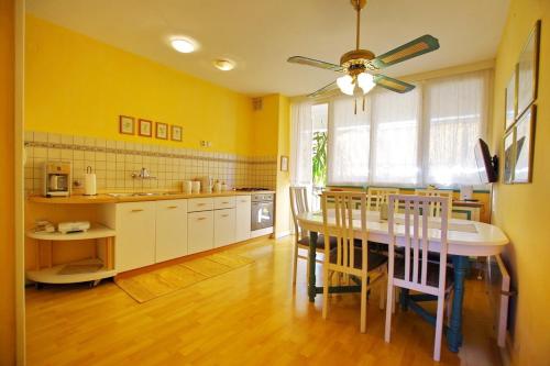 Apartments with WiFi Zadar - 13850 - image 10