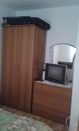 One-Bedroom Apartment with Balcony and Sea View image 6