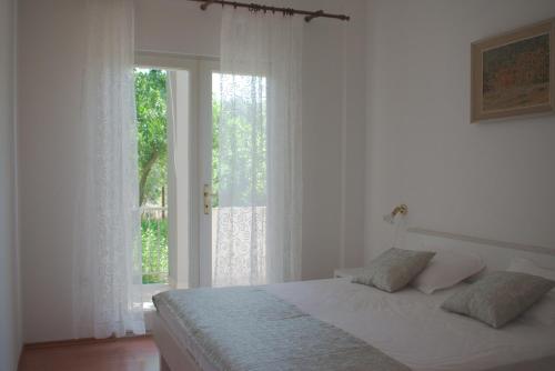 Apartments by the sea Podgora Makarska - 13864 - image 13