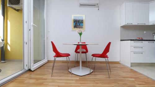 One-Bedroom Apartment with Terrace and Sea View image 6