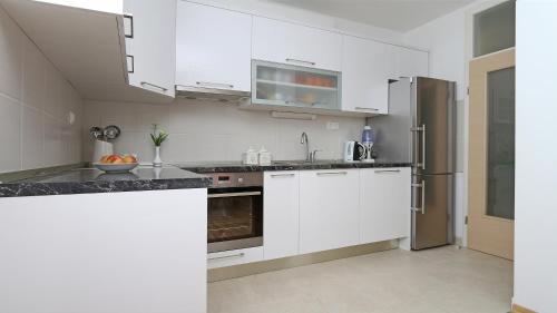 One-Bedroom Apartment with Terrace and Sea View image 7