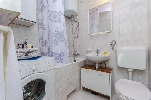 Apartments with WiFi Split - 13899, Split (photo 4)