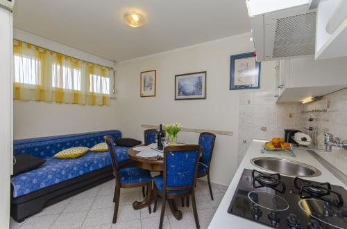 Apartments with WiFi Split - 13899, Split (photo 8)