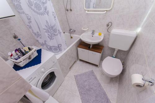 Apartments with WiFi Split - 13899, Split (photo 5)