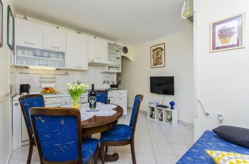 Apartments with WiFi Split - 13899, Split (photo 9)