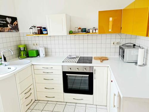 Cocina, KARINO helles Apartment über den Havel-Gärten auf der Dominsel (KARINO helles Apartment uber den Havel-Garten auf der Dominsel) in Brandenburg an der Havel
