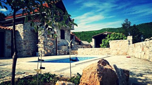  Family friendly house with a swimming pool Zagvozd, Zagora - 13901, Pension in Zagvozd