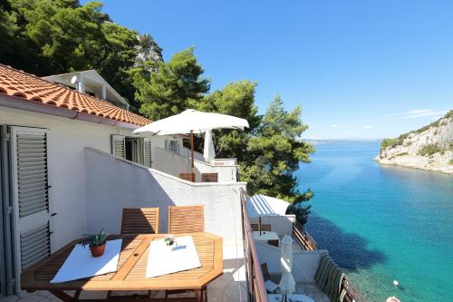 Skats, Apartments by the sea Cove Vela Stiniva, Hvar - 13935 in Zastražišće