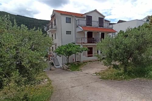  Apartments and rooms by the sea Grebastica, Sibenik - 13942 in Grebaštica