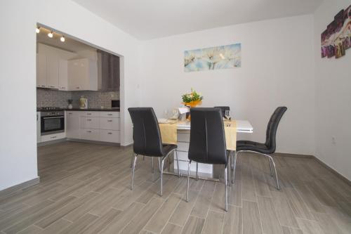 Family friendly house with a swimming pool Brna Korcula - 13943 - image 13