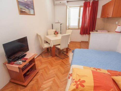 Apartments by the sea Tucepi Makarska - 13955 - image 7