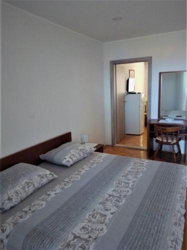 Apartments by the sea Tucepi Makarska - 13955 - image 14