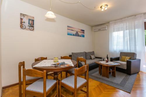 Apartments with WiFi Split - 13957 - image 8